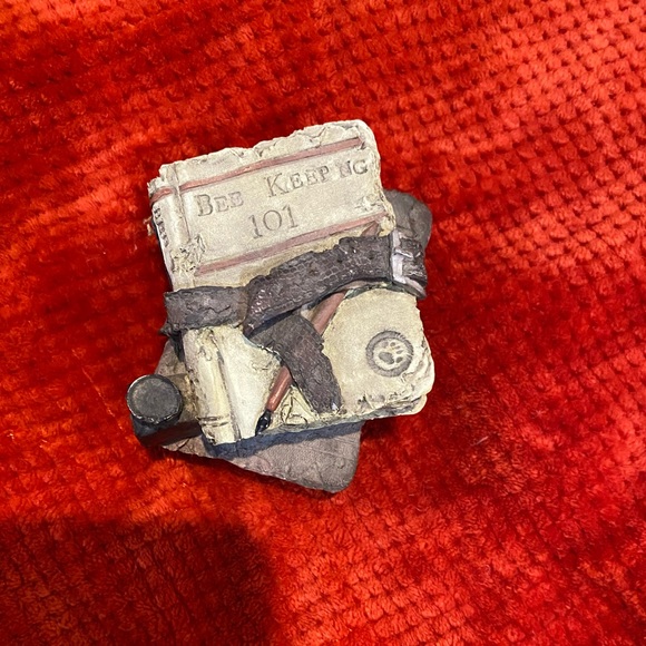 The Boyd's Collection Bee Keeping 101  Books Decor - Picture 2 of 4